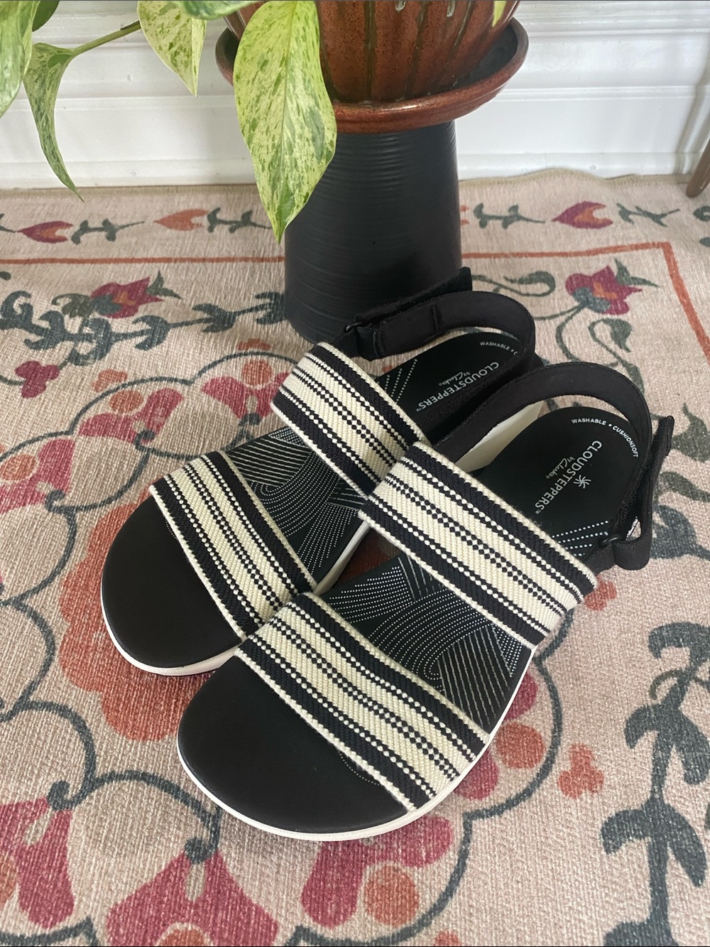 Clarks Cloudsteppers Black Sandal with Cream accents